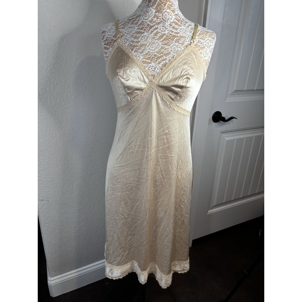 Vintage Sears Nylon Full Slip Dress The Doesn't Slip Beige Sz 36 Anti Cling Read